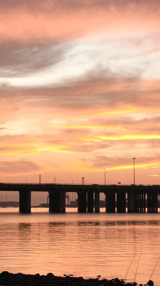 夕阳下的沿江高速