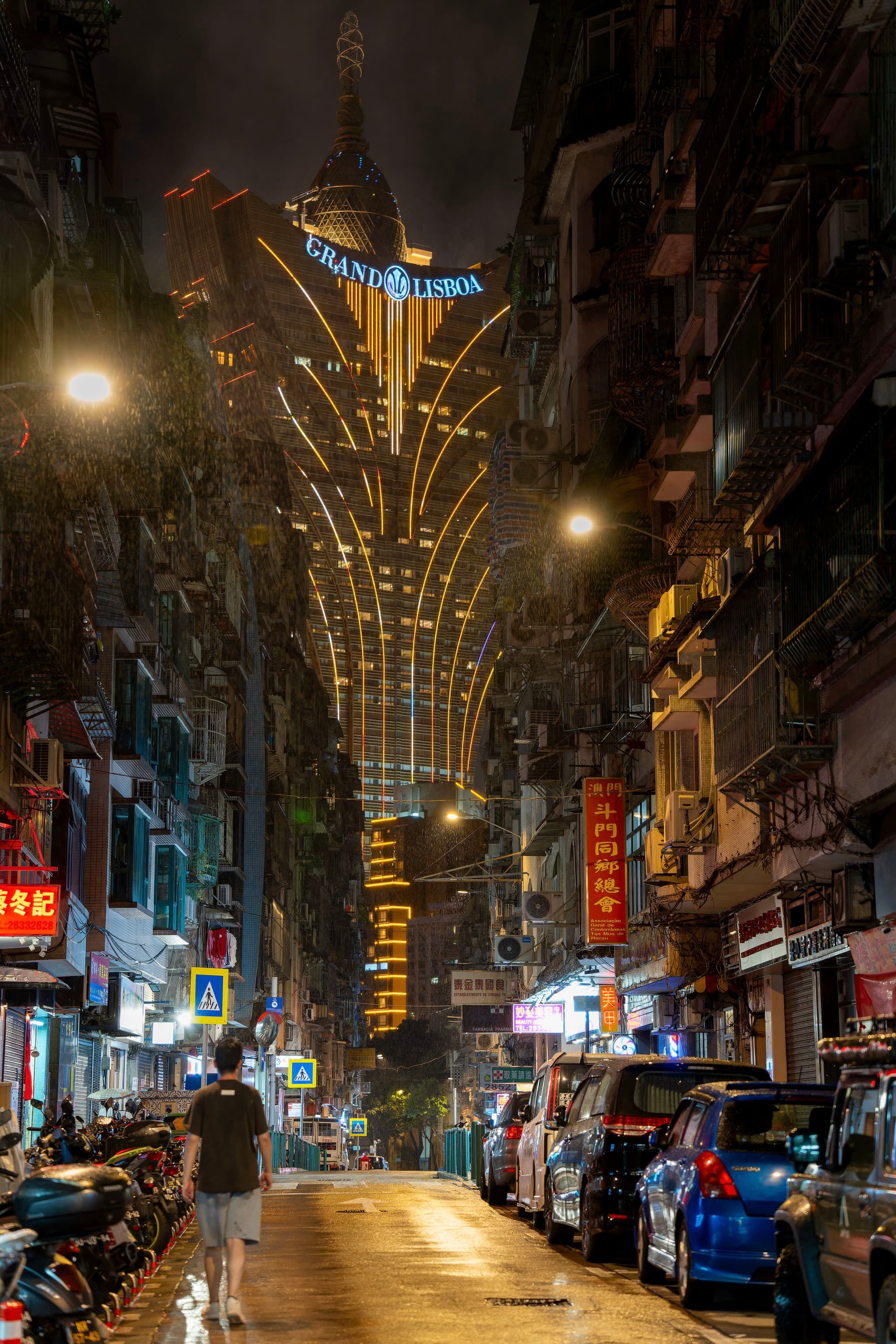 走在澳门街道上